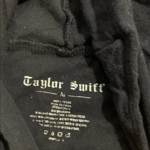 Taylor Swift Reputation Tour Merchandise - Picture 7 of 8